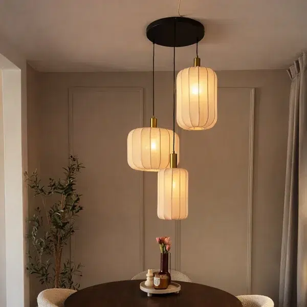 Japandi hanglamp zwart en goud met beige kap